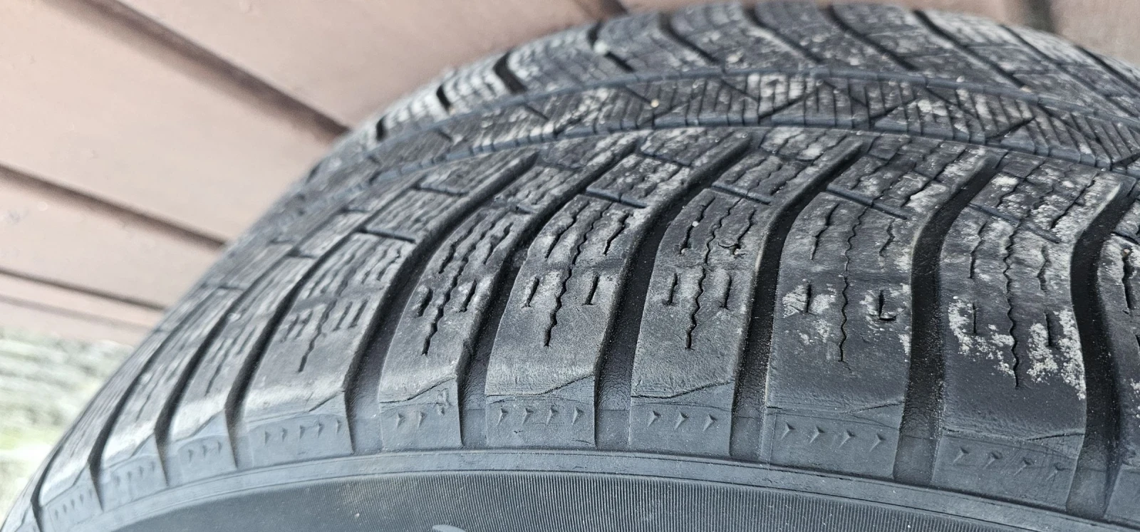 Гуми Зимни 275/45R20, снимка 5 - Гуми и джанти - 53854074