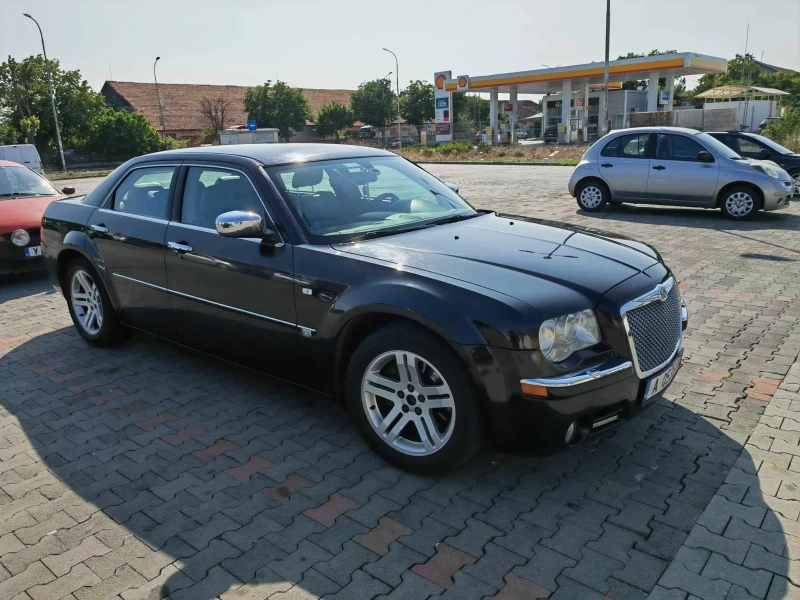 Chrysler 300c, снимка 1 - Автомобили и джипове - 47677791