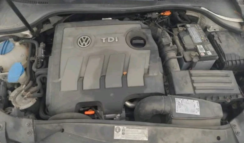 VW Golf 1.6Tdi, снимка 3 - Автомобили и джипове - 47863285