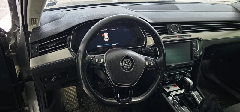 VW Passat, снимка 7 - Автомобили и джипове - 49313945