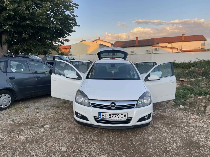 Opel Astra 1.7 cdti, снимка 8 - Автомобили и джипове - 52658200