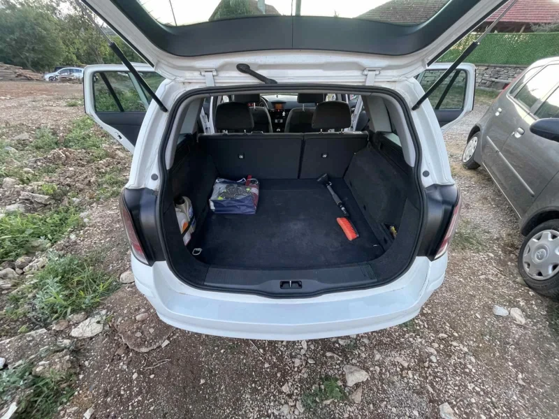 Opel Astra 1.7 cdti, снимка 9 - Автомобили и джипове - 52658200