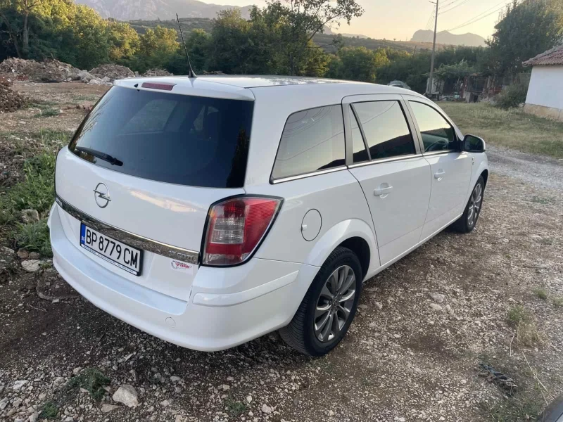 Opel Astra 1.7 cdti, снимка 3 - Автомобили и джипове - 52658200