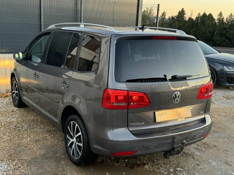 VW Touran 1.6TDI* 105* ТОП СЪСТОЯНИЕ* , снимка 6 - Автомобили и джипове - 52406518