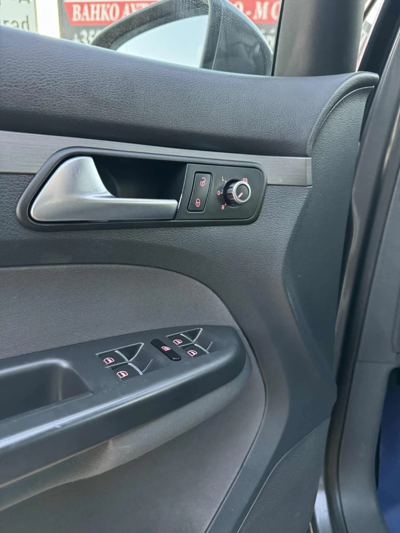 VW Touran 1.6TDI* 105* ТОП СЪСТОЯНИЕ* , снимка 14 - Автомобили и джипове - 52406518