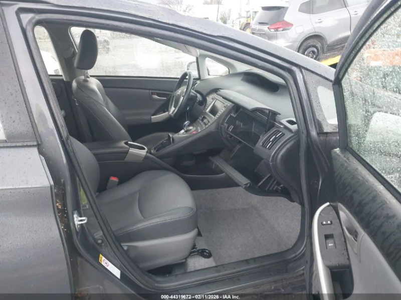 Toyota Prius 1.8l Five, снимка 5 - Автомобили и джипове - 53520458