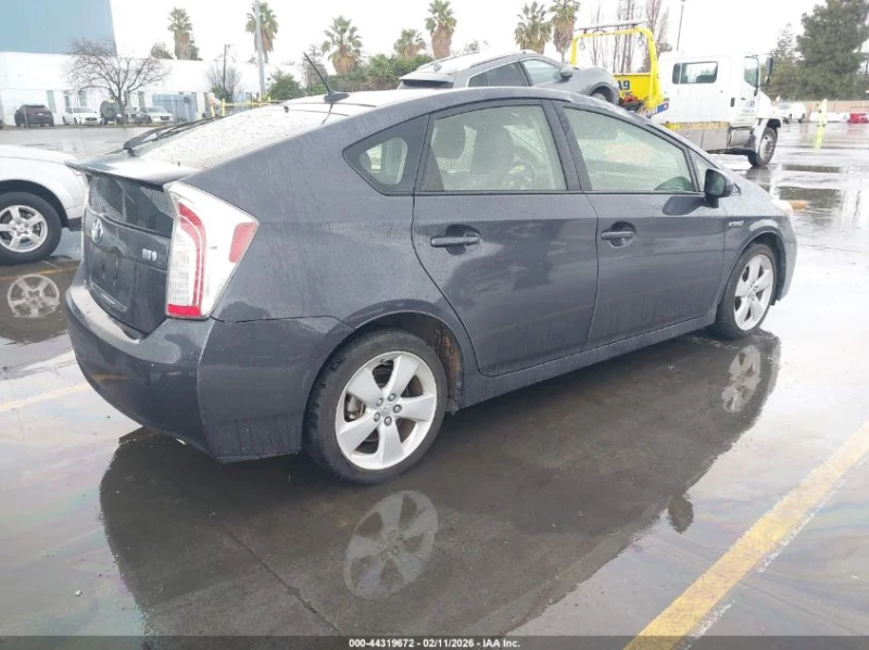 Toyota Prius 1.8l Five, снимка 4 - Автомобили и джипове - 53520458