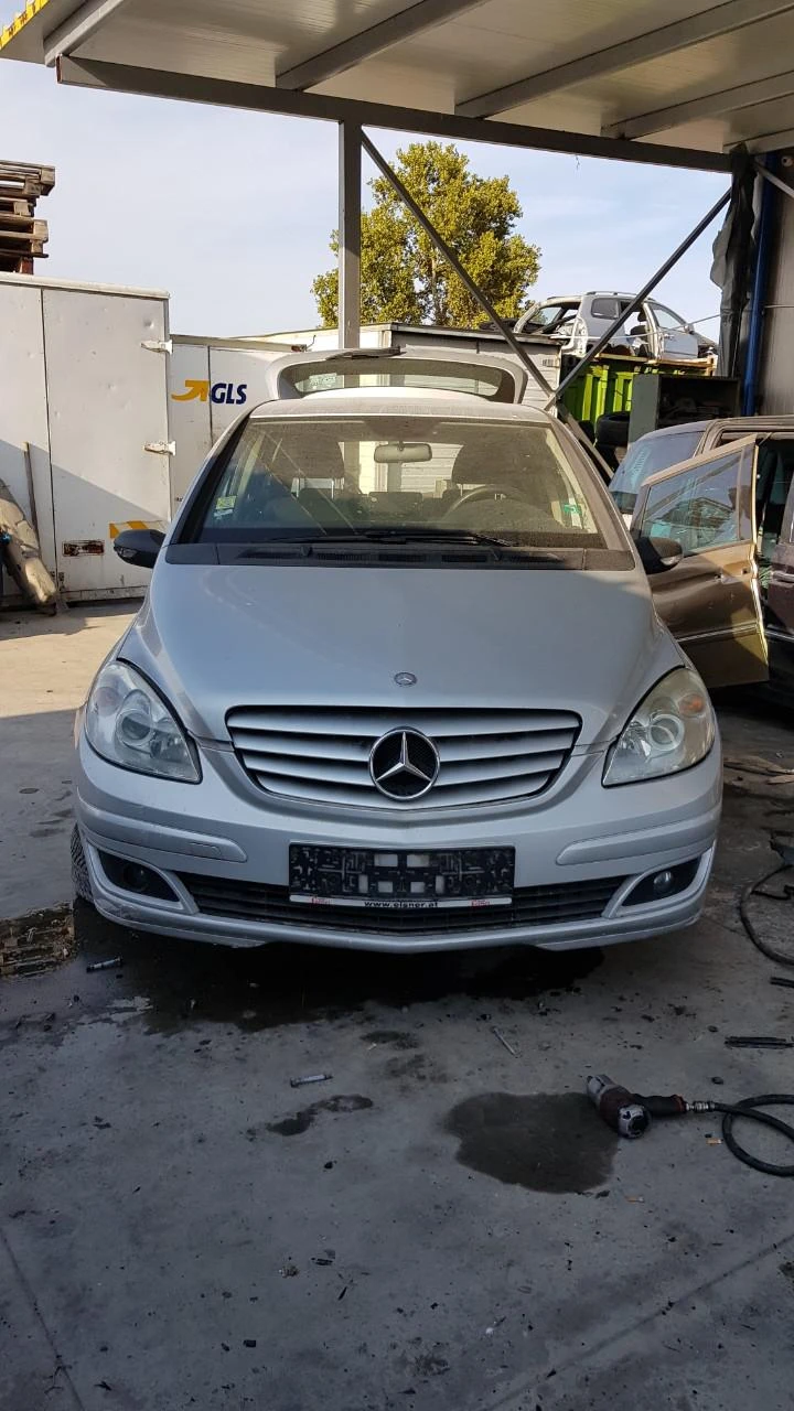 Mercedes-Benz B 180, снимка 4 - Автомобили и джипове - 26492259