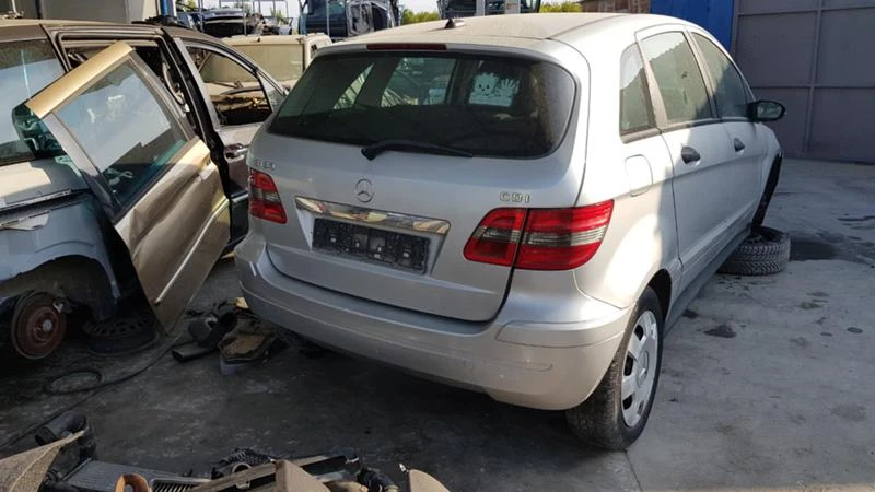 Mercedes-Benz B 180, снимка 2 - Автомобили и джипове - 26492259