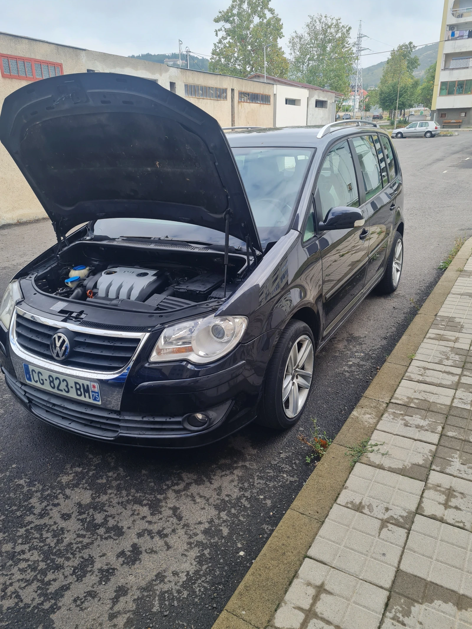 VW Touran 1.9TDI Автомат  - изображение 9