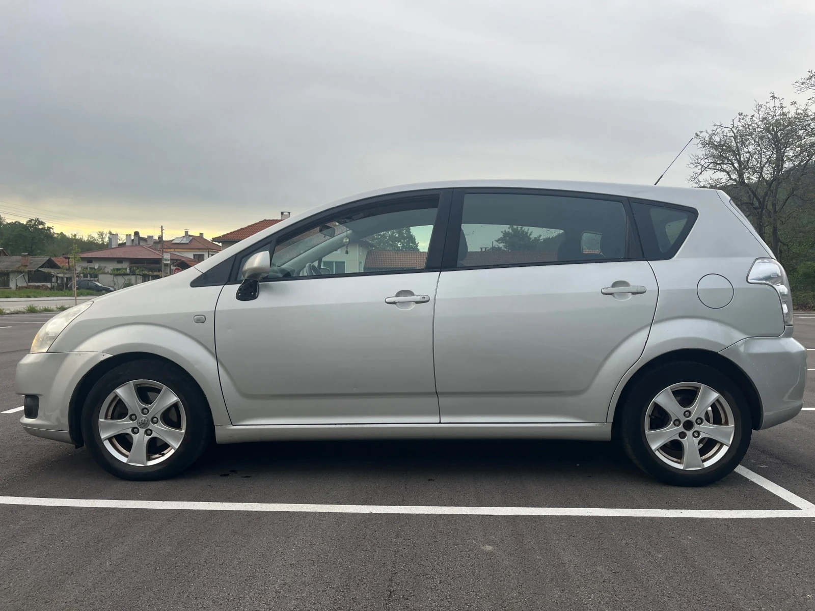 Toyota Corolla verso  - изображение 7