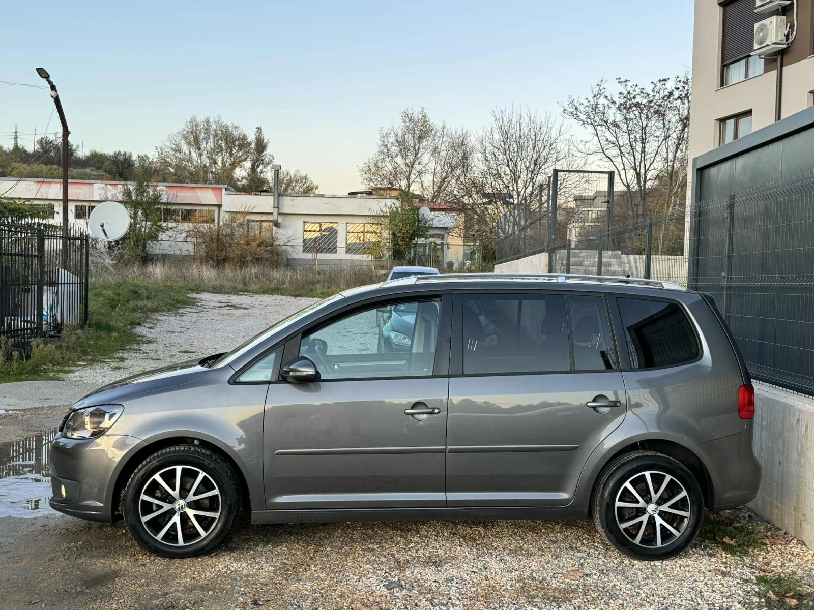 VW Touran 1.6TDI* 105* ТОП СЪСТОЯНИЕ*  - изображение 5