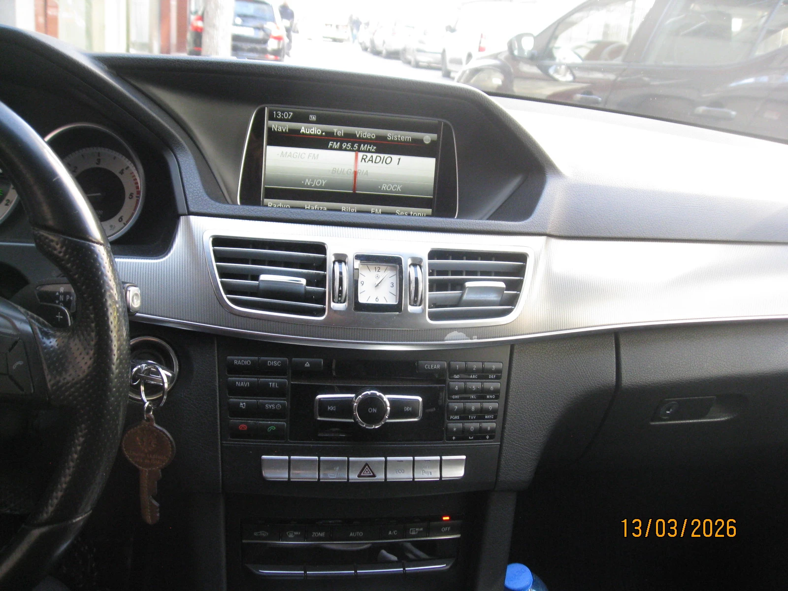 Mercedes-Benz E 250 4 MATIC 7G TRONIK, снимка 15 - Автомобили и джипове - 53827230