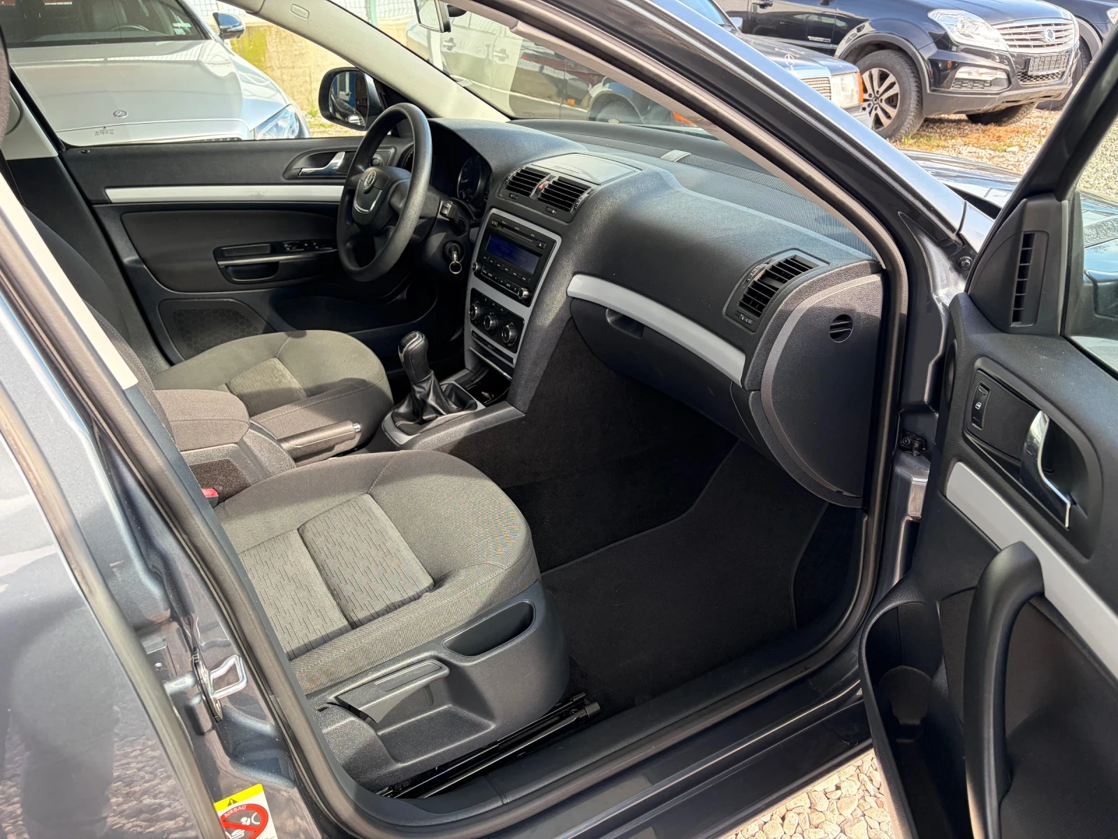 Skoda Octavia  1.8 T, снимка 6 - Автомобили и джипове - 54299548