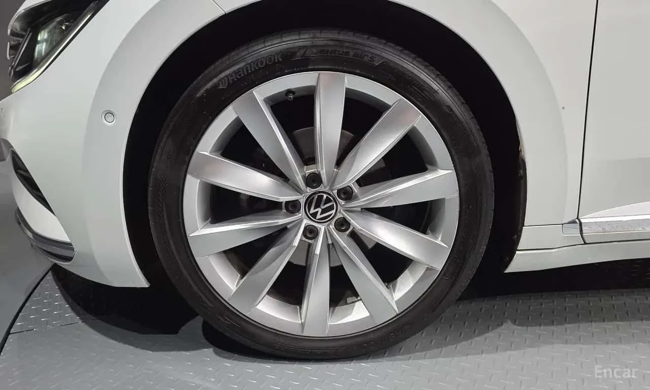 VW Arteon * 2.0 TDI Prestige * ОБДУХВАНЕ * 360 * ХЕДЪП, снимка 5 - Автомобили и джипове - 55559305