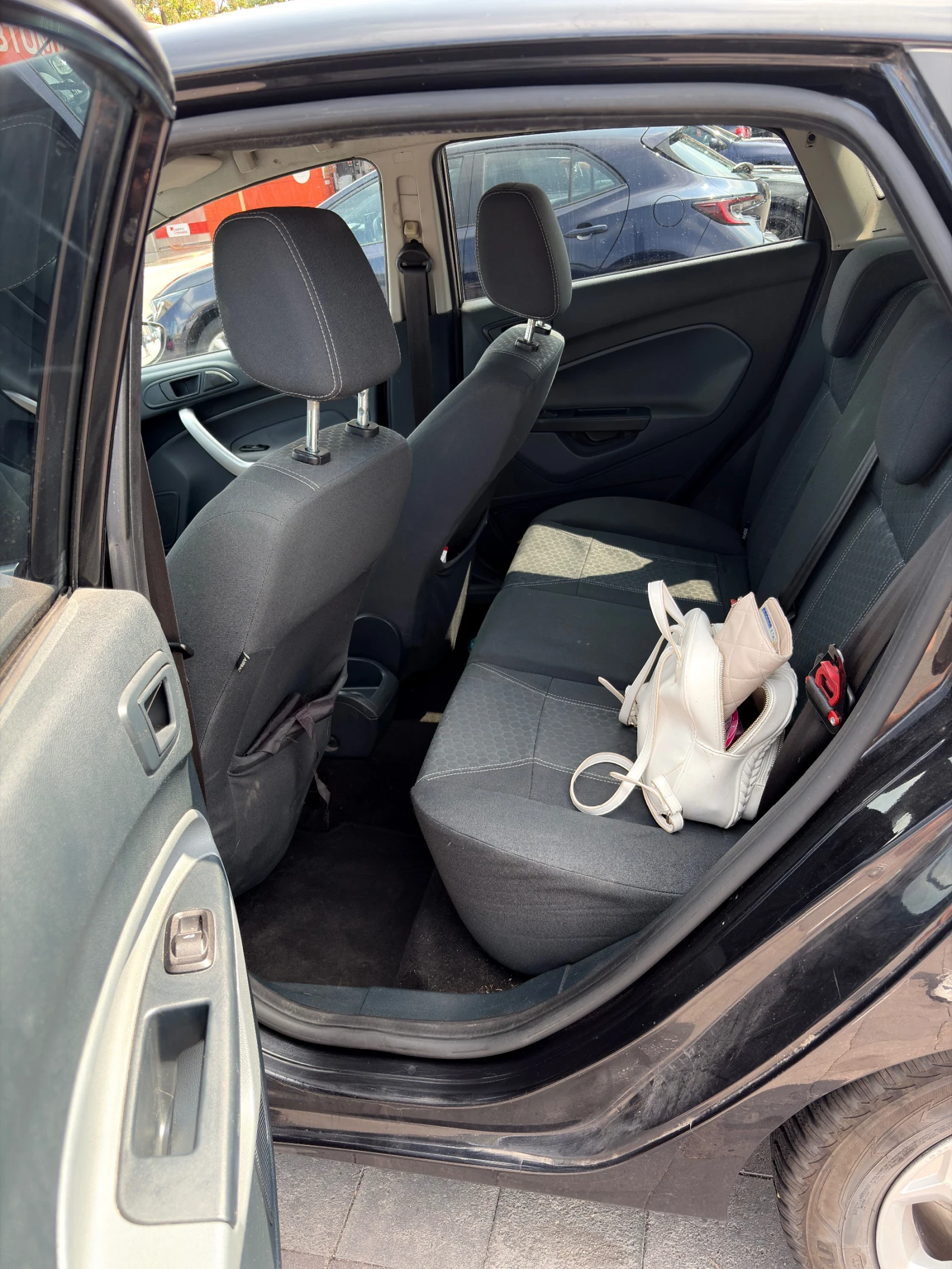 Ford Fiesta Titanium, снимка 7 - Автомобили и джипове - 56012033