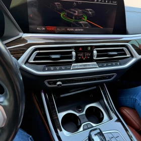 BMW X7 M50i* SKY LOUNGE* LASER LIGHT * МАСАЖ* , снимка 17
