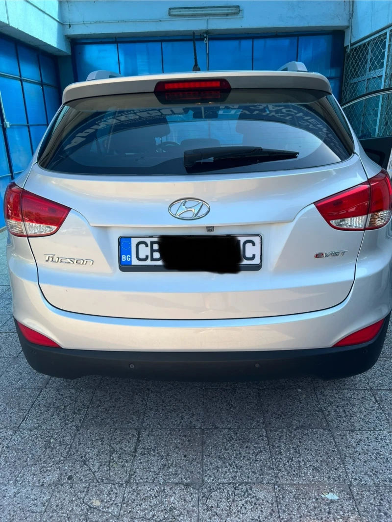 Hyundai Tucson 2.0, снимка 4 - Автомобили и джипове - 48665503