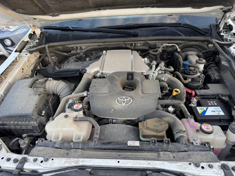 Toyota Hilux 2, 5 d4d, снимка 17 - Автомобили и джипове - 48921809