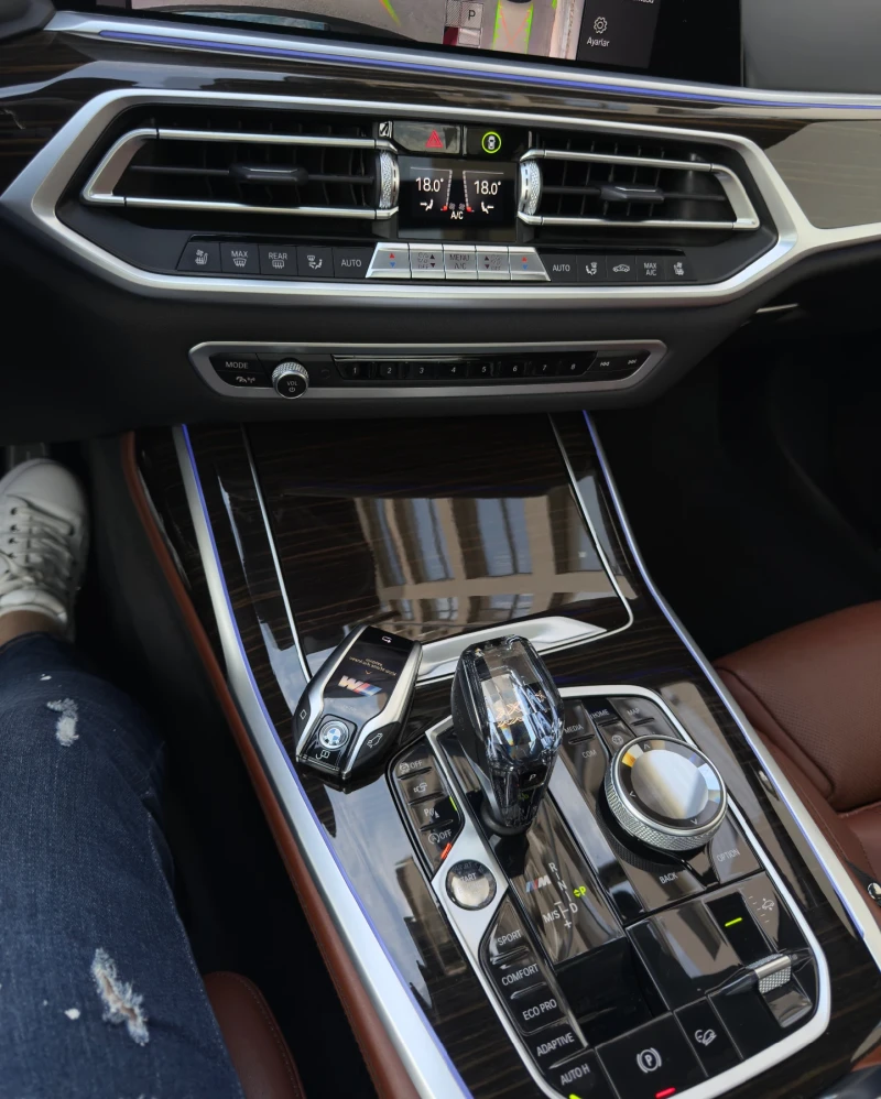 BMW X7 M50i* SKY LOUNGE* LASER LIGHT * МАСАЖ* , снимка 16 - Автомобили и джипове - 52448381