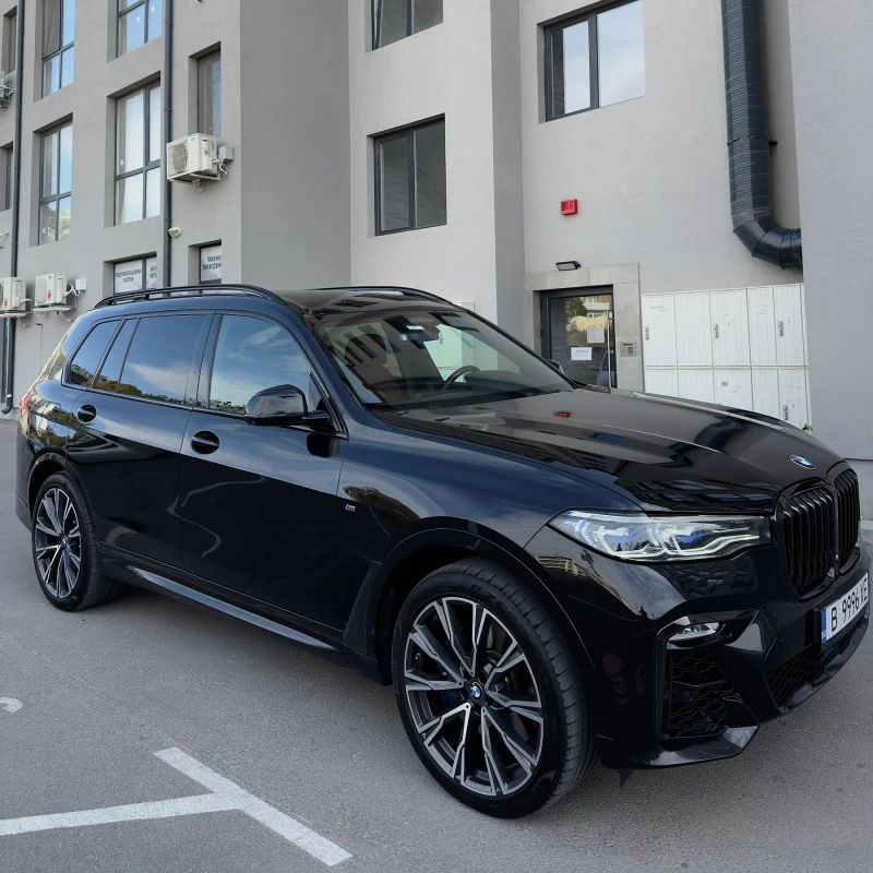 BMW X7 M50i* SKY LOUNGE* LASER LIGHT * МАСАЖ* , снимка 2 - Автомобили и джипове - 52448381