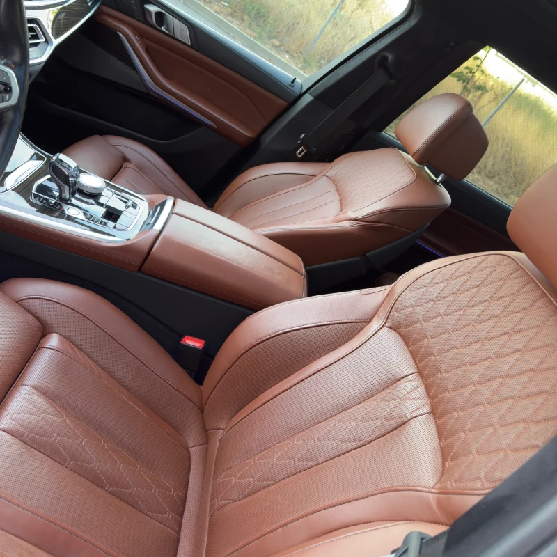 BMW X7 M50i* SKY LOUNGE* LASER LIGHT * МАСАЖ* , снимка 15 - Автомобили и джипове - 52448381