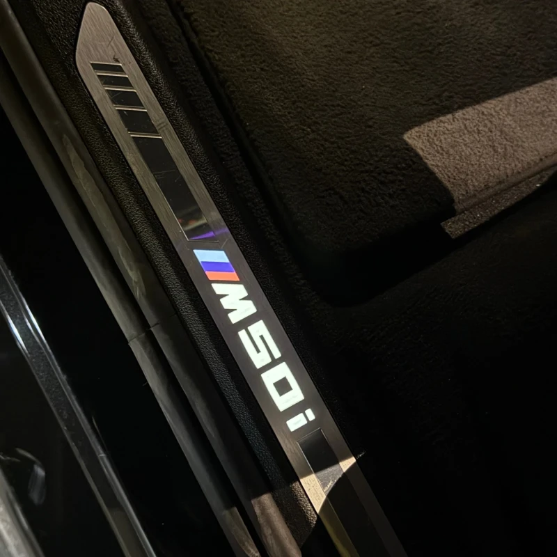 BMW X7 M50i* SKY LOUNGE* LASER LIGHT * МАСАЖ* , снимка 9 - Автомобили и джипове - 52448381