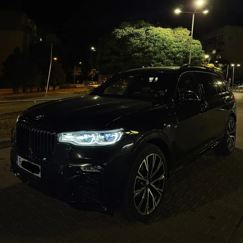 BMW X7 M50i* SKY LOUNGE* LASER LIGHT * МАСАЖ* , снимка 6 - Автомобили и джипове - 52448381