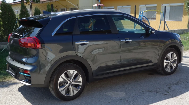Kia Niro, снимка 2 - Автомобили и джипове - 53058357