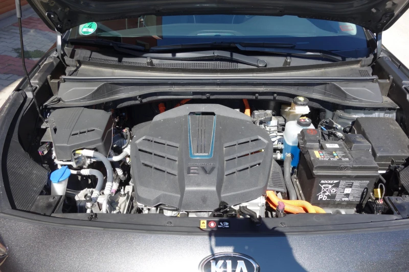 Kia Niro, снимка 13 - Автомобили и джипове - 53058357