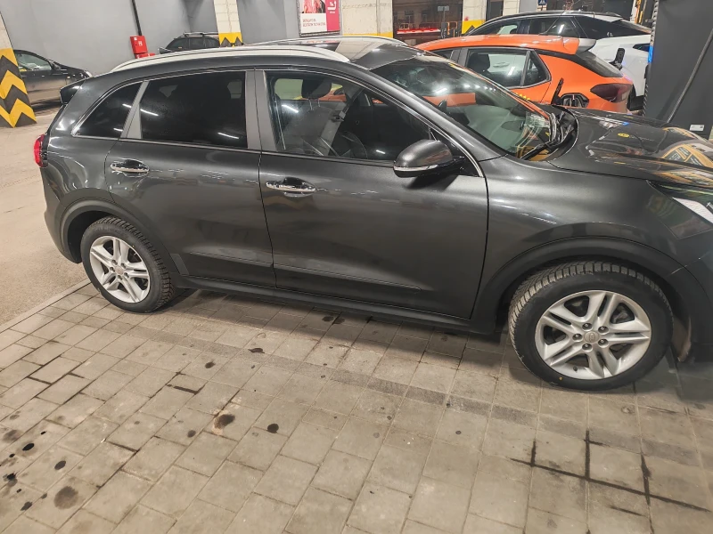 Kia Niro, снимка 17 - Автомобили и джипове - 53058357