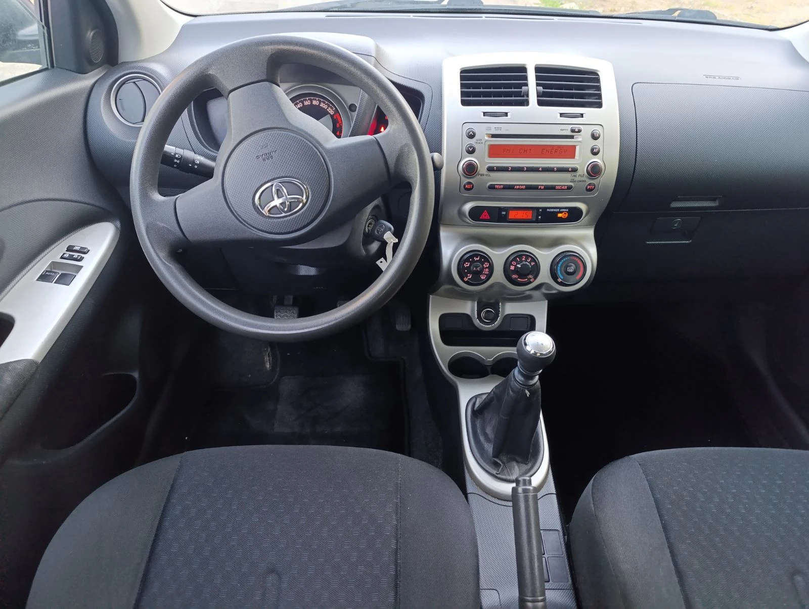 Toyota Urban Cruiser 1.4 D4D / 4x4 / 2009. / 6   | Mobile.bg   11