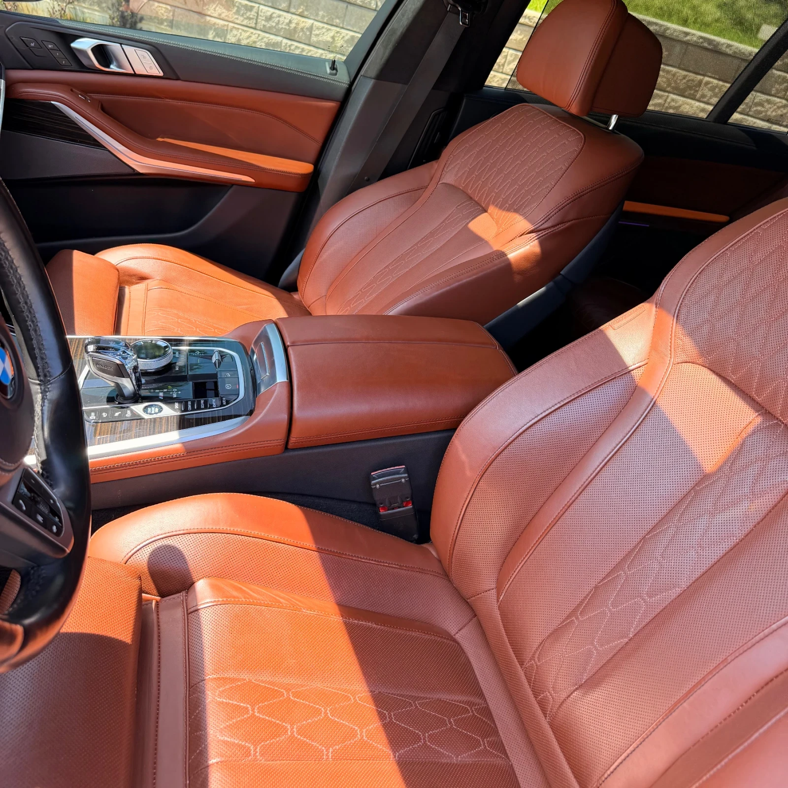 BMW X7 M50i* SKY LOUNGE* LASER LIGHT * МАСАЖ* , снимка 11 - Автомобили и джипове - 52808192