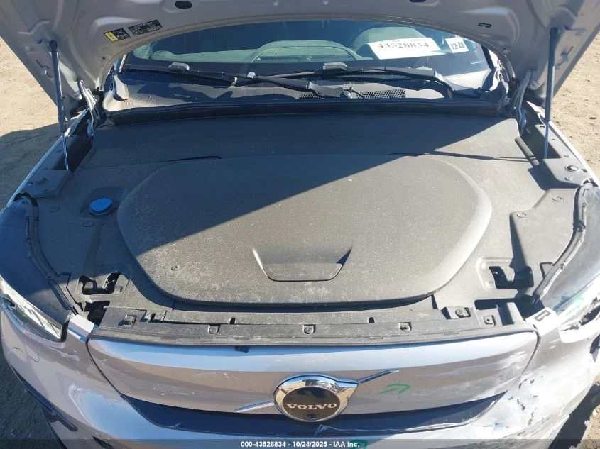 Volvo XC40 RECHARGE PURE ELECTRIC TWIN ULTIMATE - изображение 9