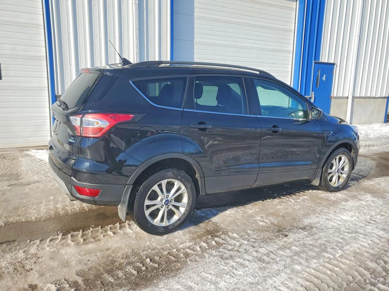 Ford Escape 1.5l Se, снимка 3 - Автомобили и джипове - 53791326