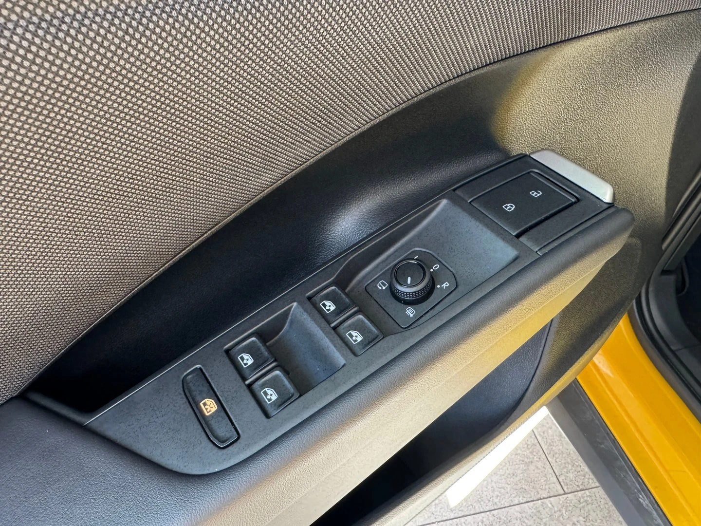 VW T-Roc, снимка 6 - Автомобили и джипове - 55485527