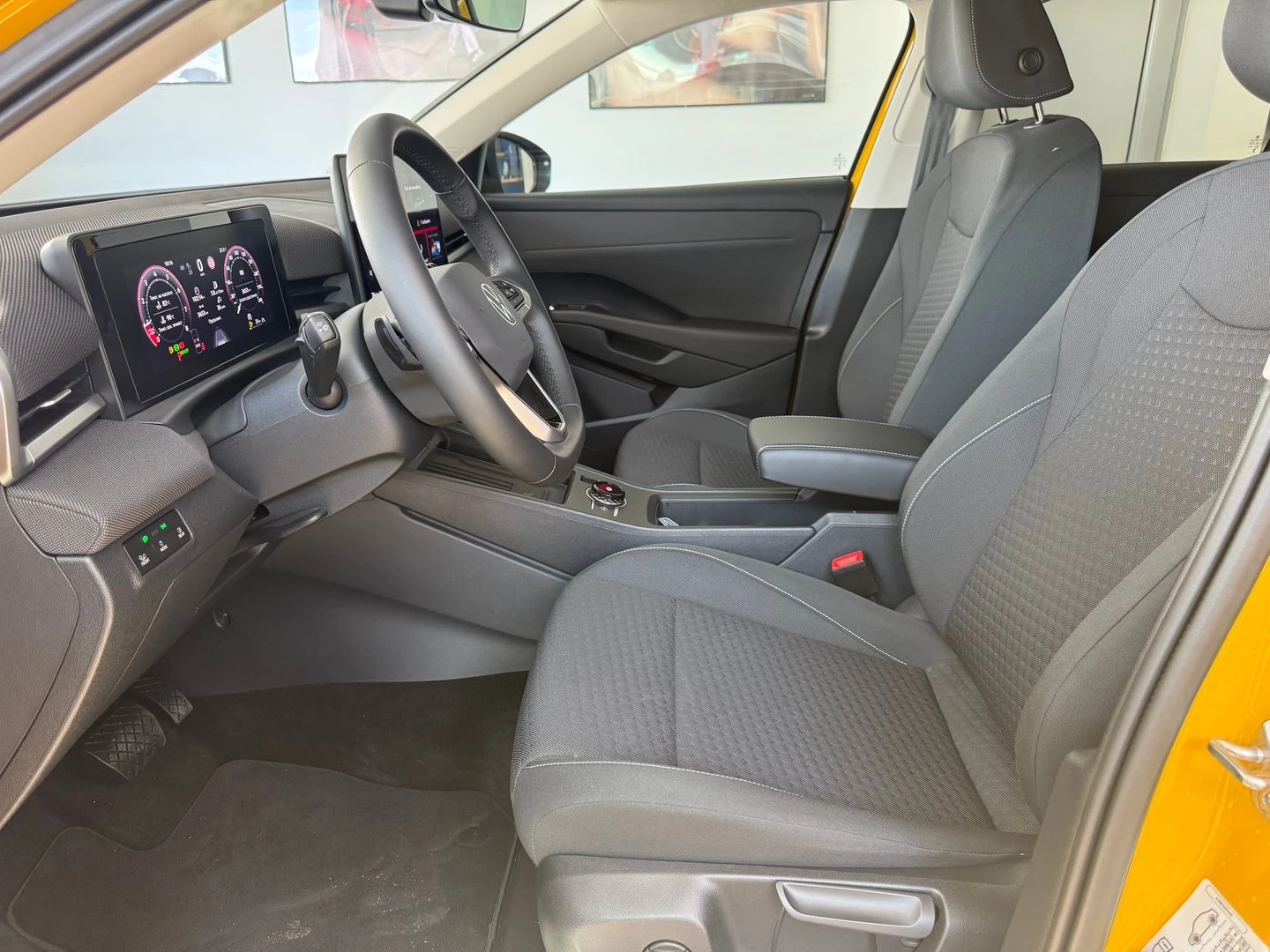 VW T-Roc, снимка 5 - Автомобили и джипове - 55485527