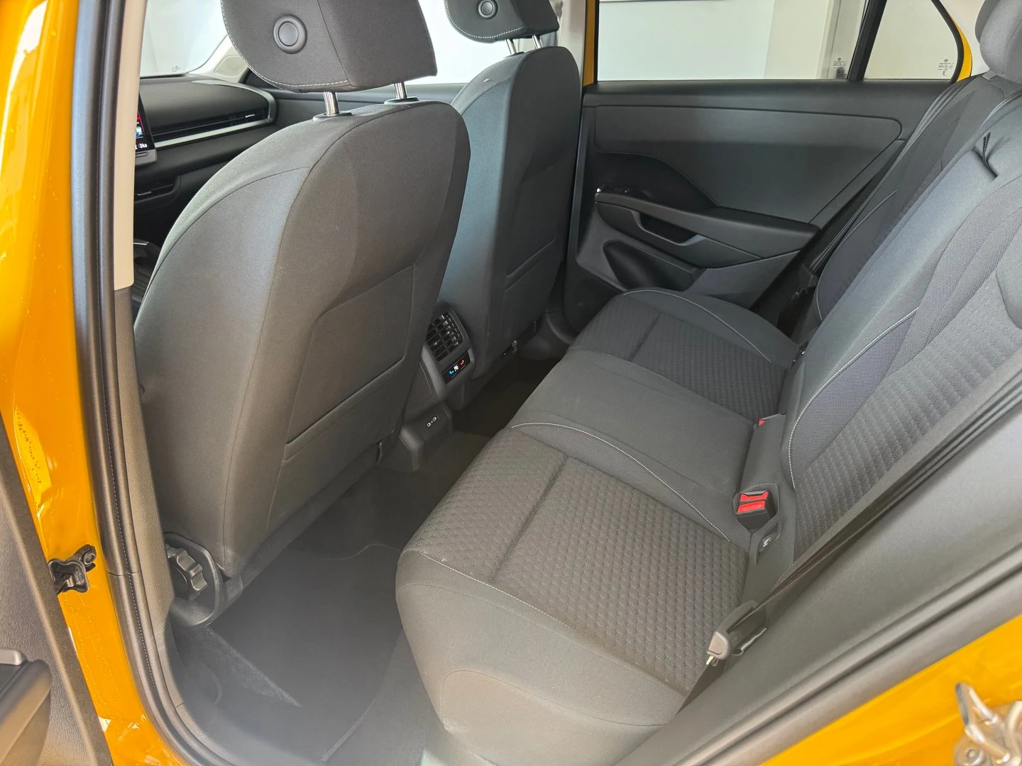 VW T-Roc, снимка 7 - Автомобили и джипове - 55485527