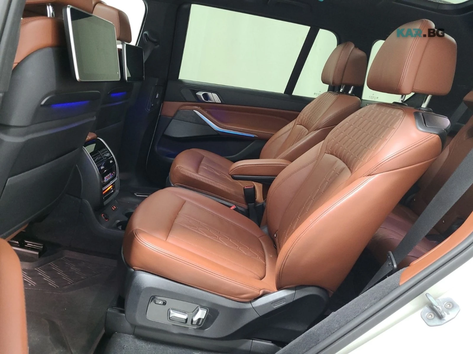 BMW X7 xDrive40i M-Sport PKG + Възм. за лизинг Цена до БГ, снимка 14 - Автомобили и джипове - 54838335