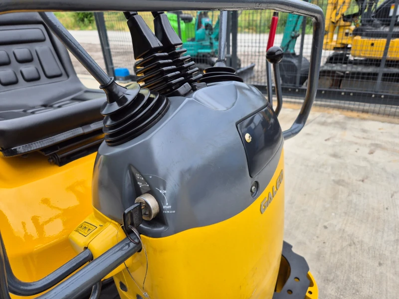 Багер Komatsu 1 тон / ПЕРФЕКТЕН / РАЗТВАРЯ ВИРИГИТЕ / , снимка 9 - Индустриална техника - 51211436