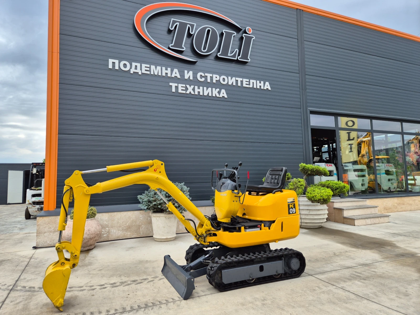 Багер Komatsu 1 тон / ПЕРФЕКТЕН / РАЗТВАРЯ ВИРИГИТЕ / , снимка 1