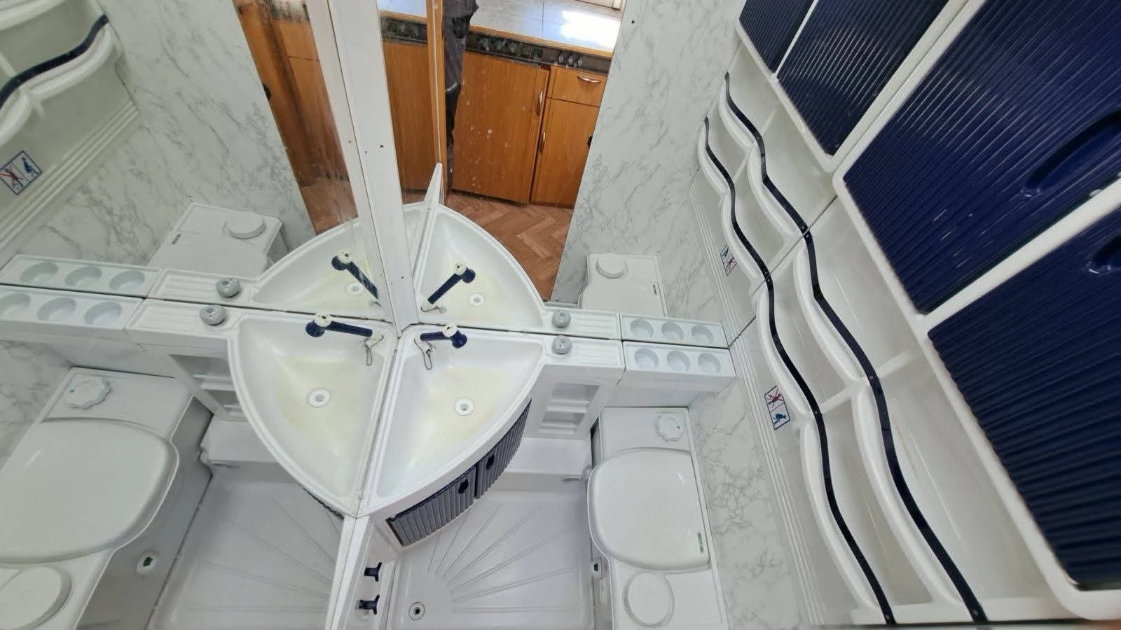 Каравана LMC Регистрирана , снимка 14 - Каравани и кемпери - 53916658