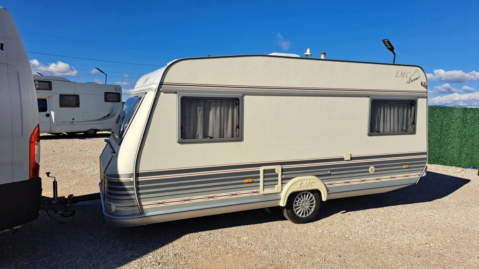 Каравана LMC Регистрирана , снимка 3 - Каравани и кемпери - 53916658