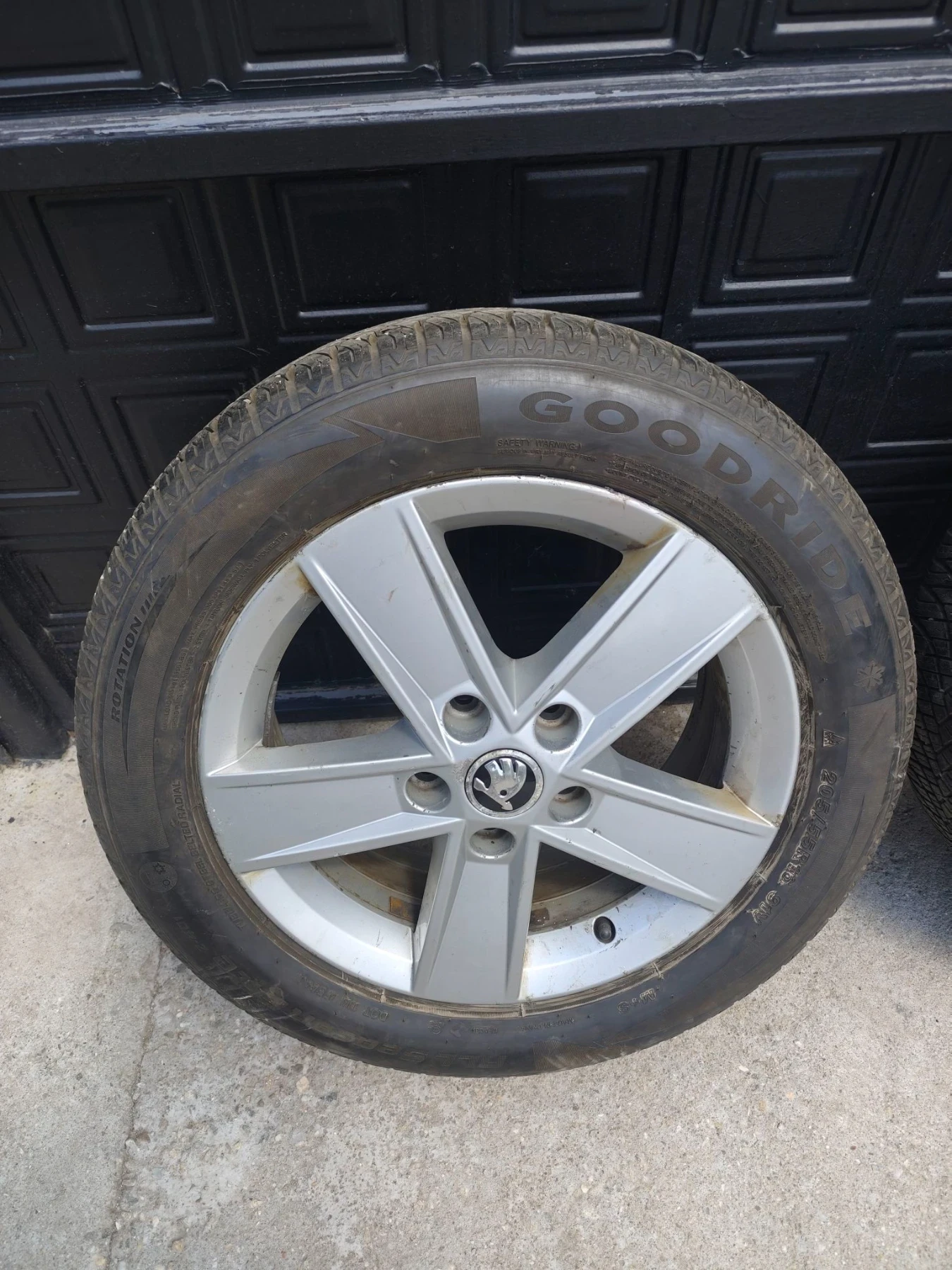Гуми с джанти Kumho 205/55R16, снимка 2 - Гуми и джанти - 55422785