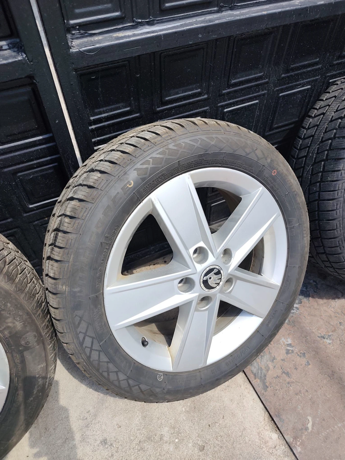 Гуми с джанти Kumho 205/55R16, снимка 4 - Гуми и джанти - 55422785