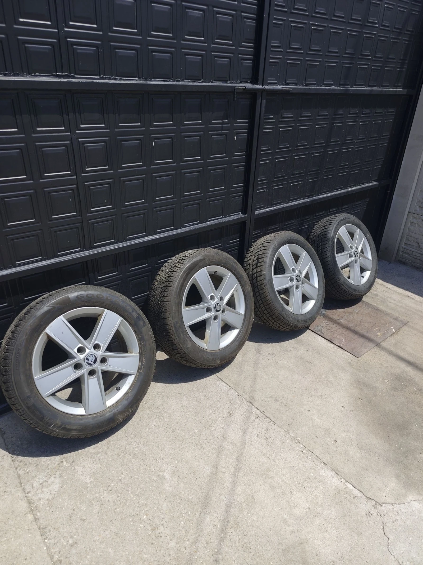Гуми с джанти Kumho 205/55R16, снимка 2 - Гуми и джанти - 55422785