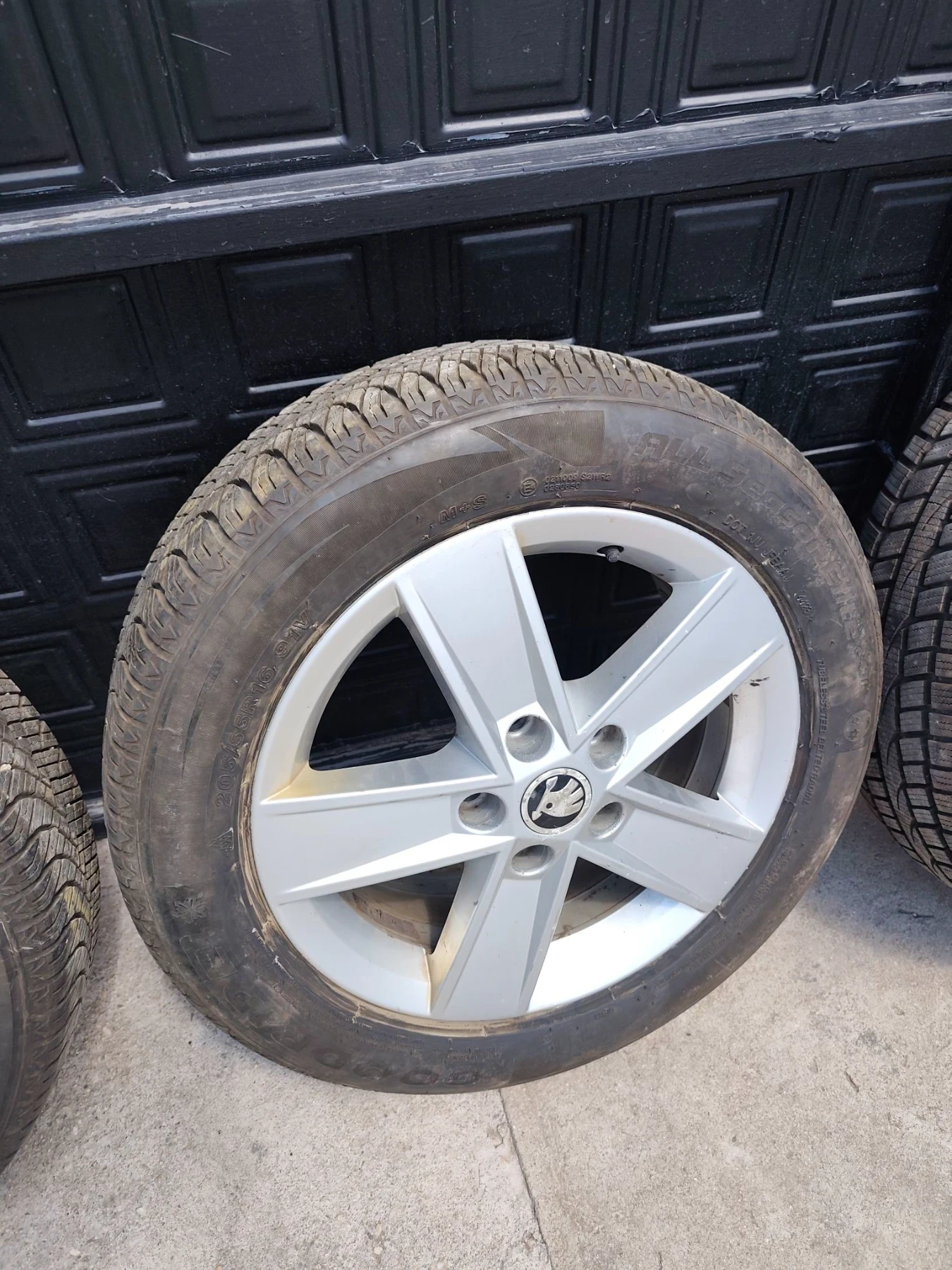 Гуми с джанти Kumho 205/55R16, снимка 3 - Гуми и джанти - 55422785