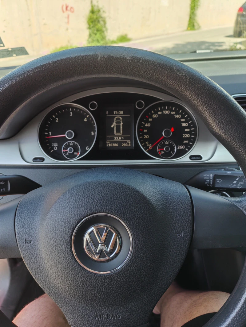 VW Passat, снимка 4 - Автомобили и джипове - 47409163