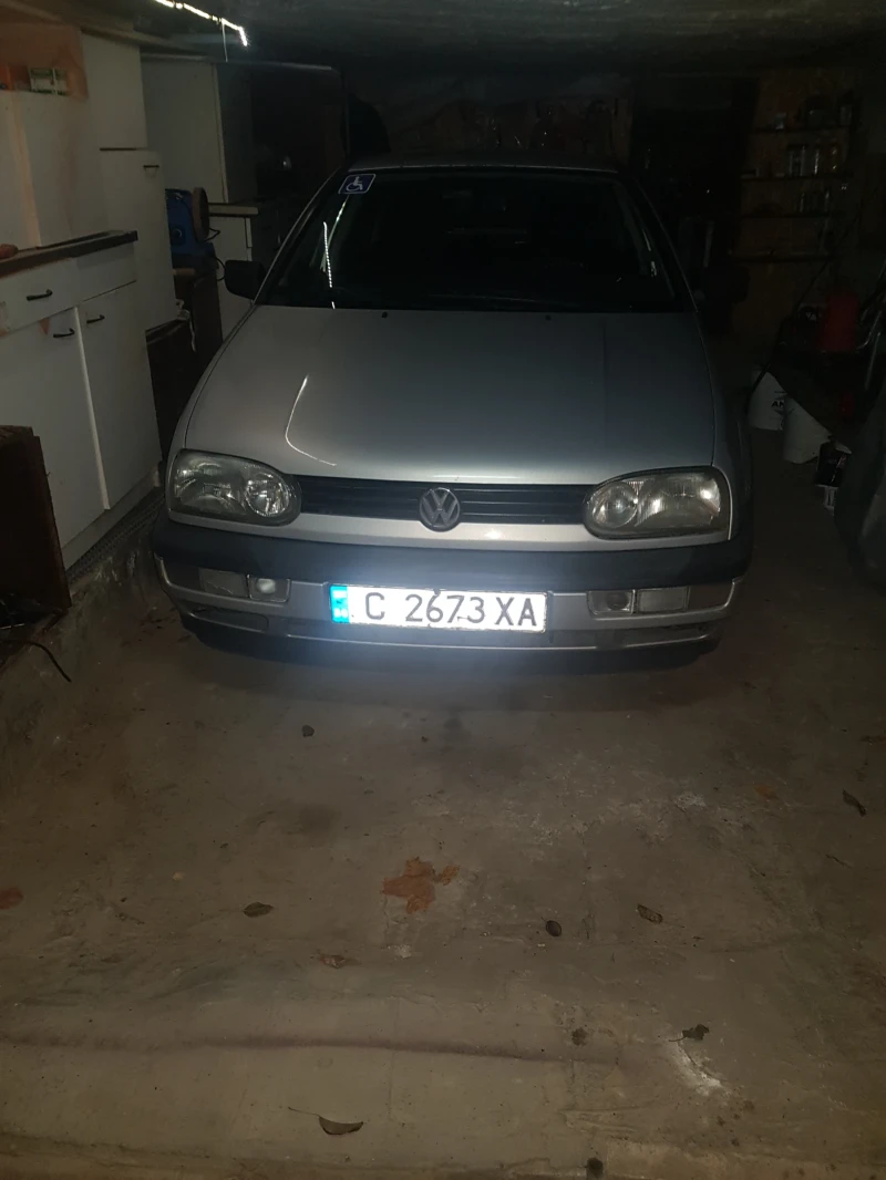 VW Golf 1, 6 101коня , снимка 1 - Автомобили и джипове - 48414684