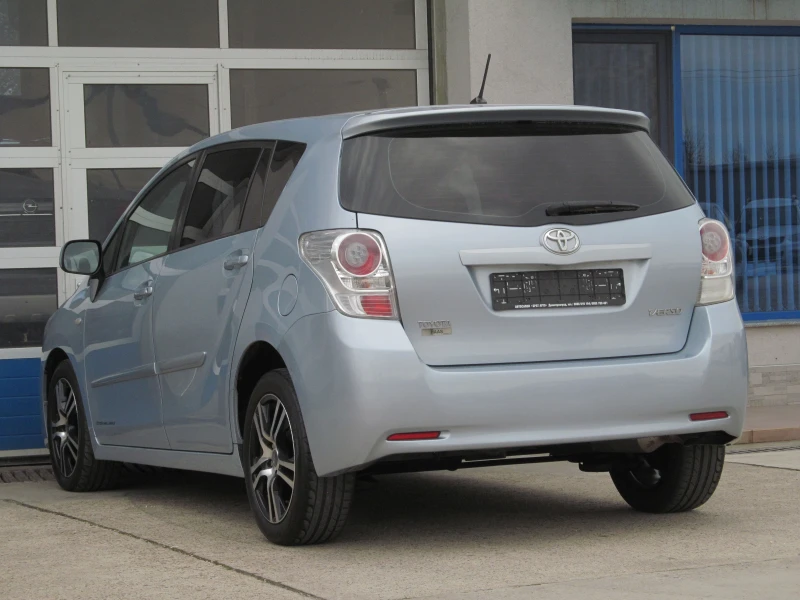 Toyota Verso 2.0D4D/6+ 1, снимка 4 - Автомобили и джипове - 49761531